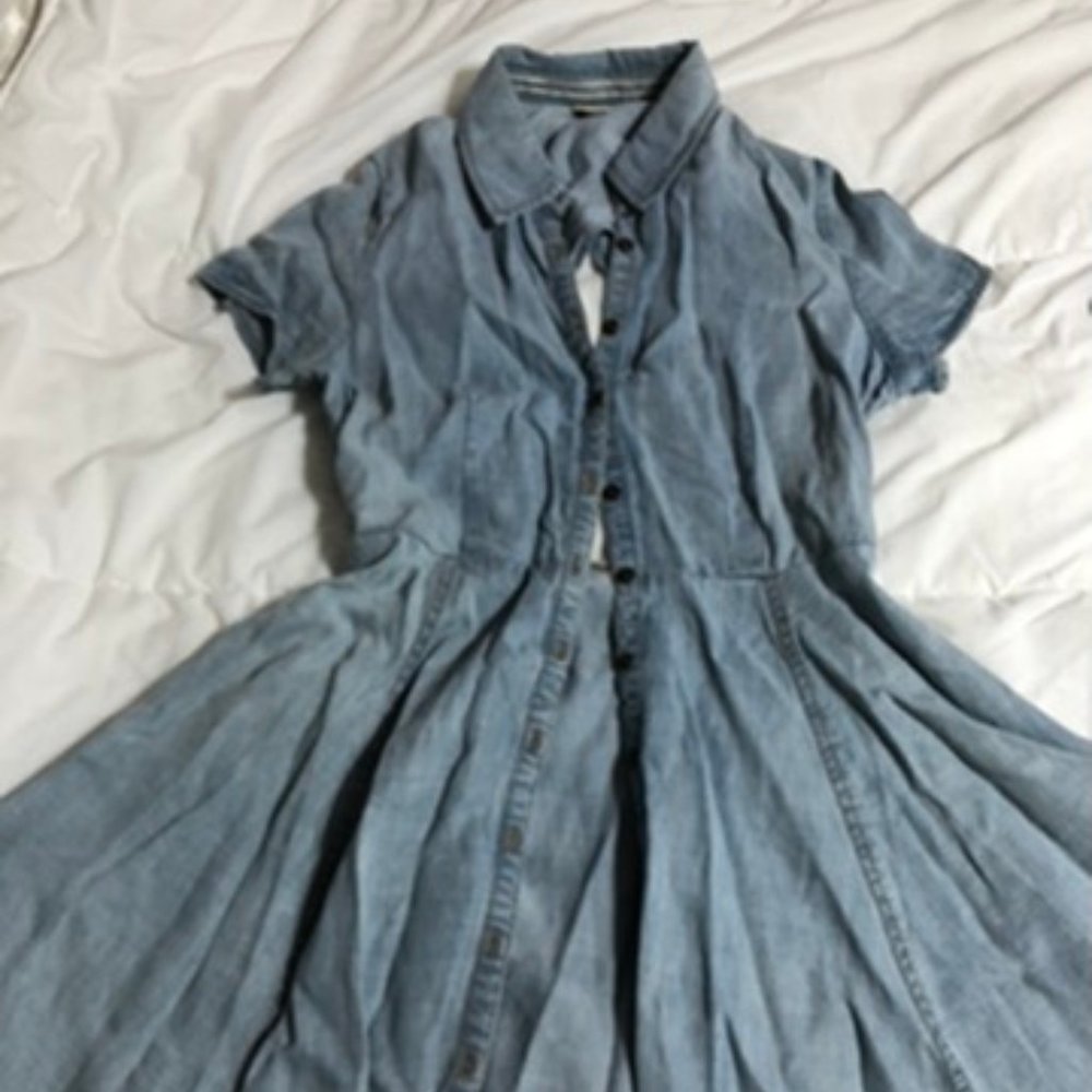 Loose fitting nice looking flowy dress!